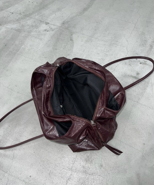Trish(トリッシュ)の「レザーライクビッグボストンBag(ボストンバッグ・レディース・ブラック/ボルドー・FREE)」の15枚目の写真