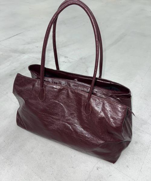 Trish(トリッシュ)の「レザーライクビッグボストンBag(ボストンバッグ・レディース・ブラック/ボルドー・FREE)」の16枚目の写真