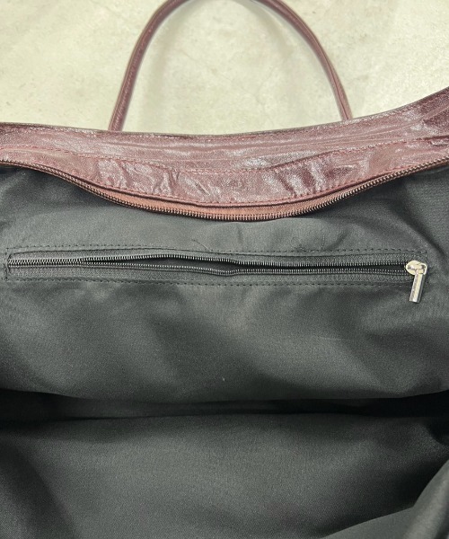 Trish(トリッシュ)の「レザーライクビッグボストンBag(ボストンバッグ・レディース・ブラック/ボルドー・FREE)」の14枚目の写真