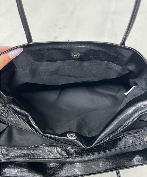 Trish(トリッシュ)の「レザーライクビッグボストンBag(ボストンバッグ・レディース・ブラック/ボルドー・FREE)」の3枚目の写真