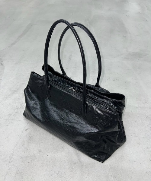Trish(トリッシュ)の「レザーライクビッグボストンBag(ボストンバッグ・レディース・ブラック/ボルドー・FREE)」の13枚目の写真