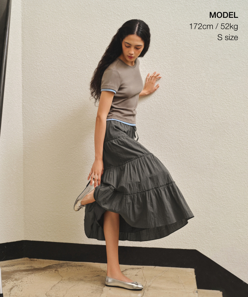 MUSINSA STANDARD WOMAN（ムシンサスタンダードウーマン）の「ウィメンズコットンティアードロングスカート[ダークグレー]（スカート・レディース・その他・MEDIUM/LARGE/SMALL/X-SMALL）」の2枚目の写真