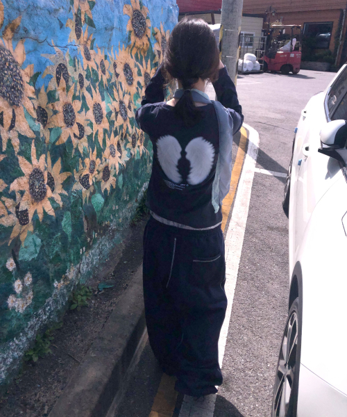 SEW-B（ソービー）の「セミクロップド SE.WINGS 長袖Tシャツ [ネイビー]（Tシャツ/カットソー・レディース・その他・FREE）」の2枚目の写真