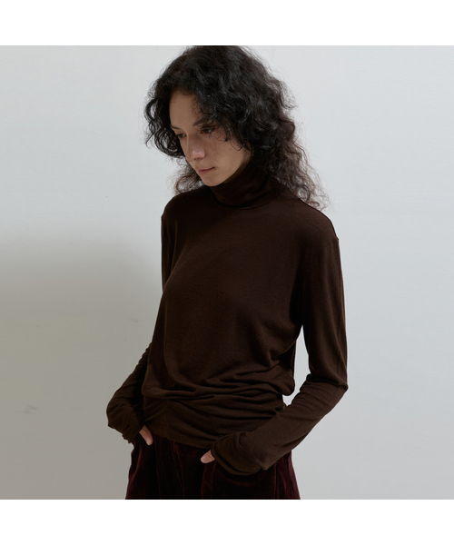 VOYONN(ボヨン)の「ウールレーヨン ウエストフィット タートルネック Tシャツ ブラウン 0196(Tシャツ/カットソー・レディース・ブラウン・FREE)」の1枚目の写真