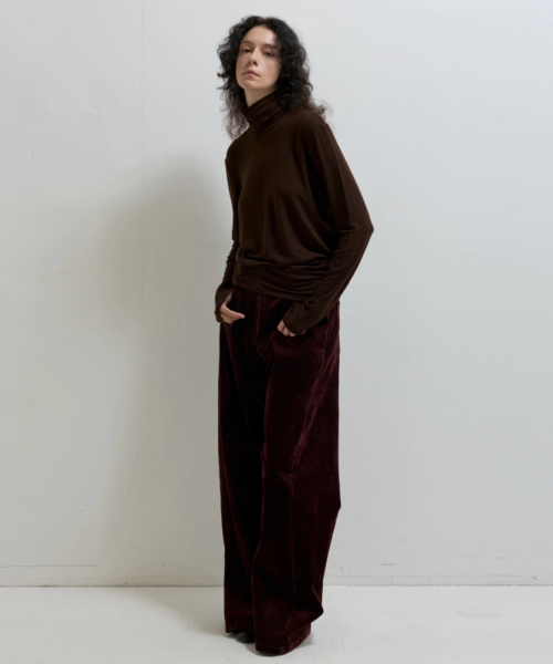 VOYONN(ボヨン)の「ウールレーヨン ウエストフィット タートルネック Tシャツ ブラウン 0196(Tシャツ/カットソー・レディース・ブラウン・FREE)」の2枚目の写真