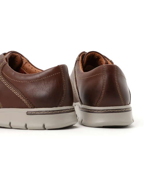 Clarks(クラークス)の「UnByner Lane / UNバイナーレーン (ダークブラウンレザー)(ドレスシューズ・メンズ・ブラウン・7.5/10/9/11/6/8/8.5/7/6.5/10.5/12/9.5)」の3枚目の写真
