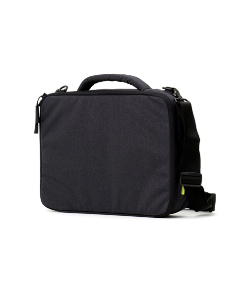 incase(インケース)の「CL60653 Reform Tensaerlite Brief 13(ショルダーバッグ・メンズ・ブラック・ONE SIZE)」の7枚目の写真