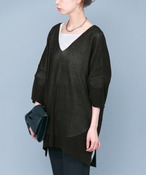 KBF（ケイビーエフ）の「KBF ビッグVネックプルオーバー（ニット/セーター・レディース・ブラック/ベージュ系その他/トップグレー・ONE）」の2枚目の写真