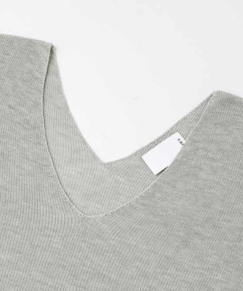 KBF（ケイビーエフ）の「KBF ビッグVネックプルオーバー（ニット/セーター・レディース・ブラック/ベージュ系その他/トップグレー・ONE）」の21枚目の写真