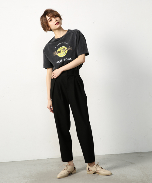 AZUL by moussy(アズールバイマウジー)の「タックハイウエストデニムパンツ(デニムパンツ・レディース・ブラック/ネイビー・MEDIUM/LARGE/SMALL)」の18枚目の写真