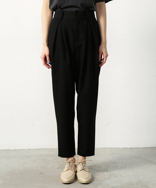 AZUL by moussy(アズールバイマウジー)の「タックハイウエストデニムパンツ(デニムパンツ・レディース・ブラック/ネイビー・MEDIUM/LARGE/SMALL)」の19枚目の写真