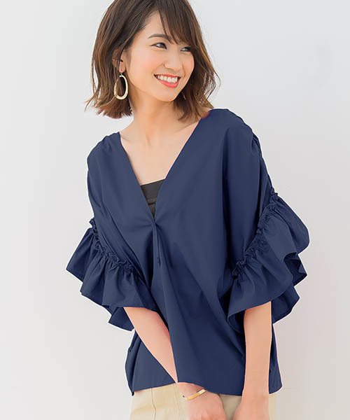 Pierrot(ピエロ)の「フリル袖切り替え ノーカラーシャーリングブラウス(シャツ/ブラウス・レディース・ネイビー/オフホワイト/グリーン/ボルドー/グレイッシュベージュ/パープル系その他・M/L)」の4枚目の写真