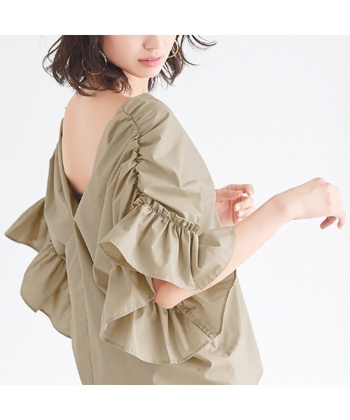 Pierrot（ピエロ）の「フリル袖切り替え ノーカラーシャーリング