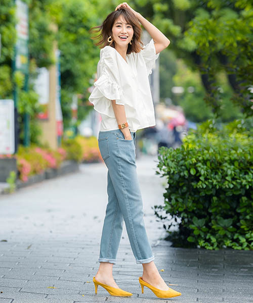 Pierrot（ピエロ）の「フリル袖切り替え ノーカラーシャーリング