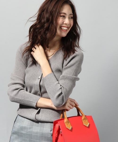 Andemiu(アンデミュウ)の「2WAYファーボタンプルオーバー/カーディガン777402(カーディガン/ボレロ・レディース・ブラック/ライトグレー/ピンク・FREE)」の8枚目の写真