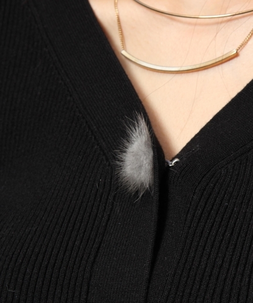 Andemiu(アンデミュウ)の「2WAYファーボタンプルオーバー/カーディガン777402(カーディガン/ボレロ・レディース・ブラック/ライトグレー/ピンク・FREE)」の18枚目の写真