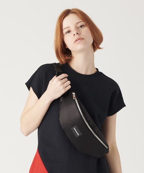 Calvin Klein Jeans Accessory（カルバン・クラインジーンズアクセサリー）の「ストリート ボディ バッグ（ボディバッグ/ウエストポーチ・メンズ・ブラック/シルバー/ブルー/ライトピンク・FREE）」の2枚目の写真