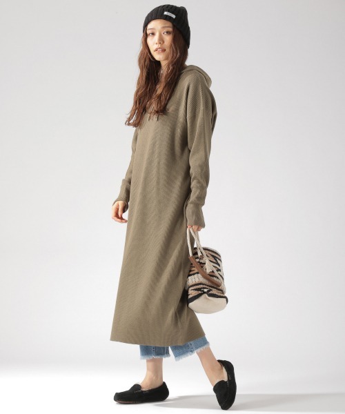 BAYFLOW(ベイフロー)の「ワッフルガラニットワンピース(ワンピース・レディース・カーキ/オフホワイト/チャコール・FREE)」の3枚目の写真