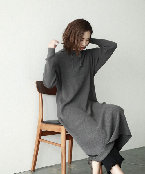 BAYFLOW(ベイフロー)の「ワッフルガラニットワンピース(ワンピース・レディース・カーキ/オフホワイト/チャコール・FREE)」の2枚目の写真