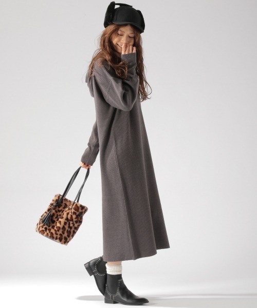 BAYFLOW(ベイフロー)の「ワッフルガラニットワンピース(ワンピース・レディース・カーキ/オフホワイト/チャコール・FREE)」の5枚目の写真