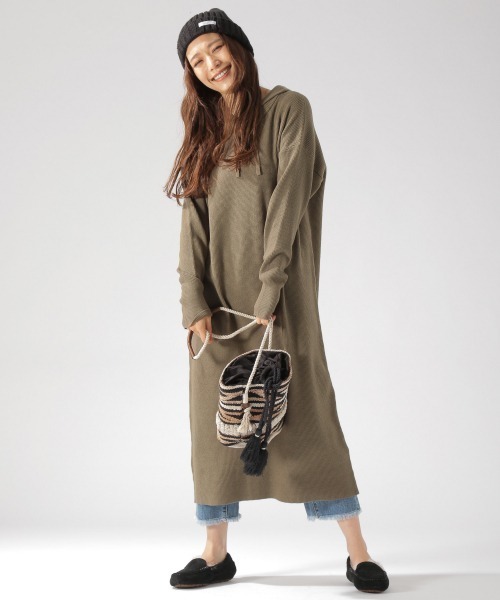 BAYFLOW(ベイフロー)の「ワッフルガラニットワンピース(ワンピース・レディース・カーキ/オフホワイト/チャコール・FREE)」の6枚目の写真