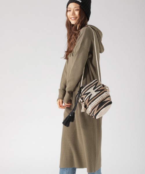 BAYFLOW(ベイフロー)の「ワッフルガラニットワンピース(ワンピース・レディース・カーキ/オフホワイト/チャコール・FREE)」の7枚目の写真