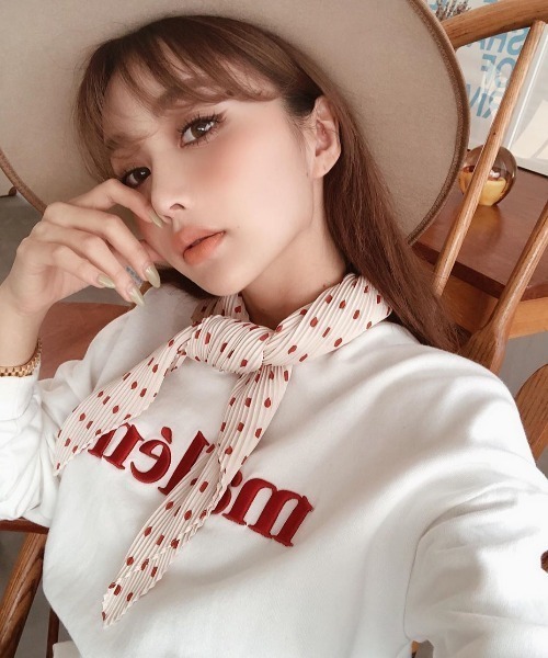 EIMY ISTOIRE（エイミーイストワール）の「ドットスカーフ付きロゴスエットプルオーバー（スウェット・レディース・ホワイト/ブラック/ベージュ/ネイビー/ピンク・FREE）」の2枚目の写真