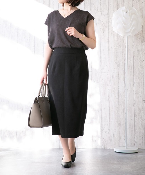 menue(メヌエ)の「スクエアトゥ Vカット バックバンドパンプス(パンプス・レディース・グレイッシュベージュ/ナチュラル/シルバー/パイソン/ブラック・24.0cm/26.0cm/21.5cm/25.5cm/23.5cm/22.0cm/25.0cm/22.5cm/23.0cm/24.5cm)」の13枚目の写真