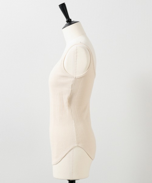 LOWRYS FARM（ローリーズファーム）の「バックオープンタンク　879404（タンクトップ・レディース・チャコールグレー/ブラウン/ピンク/アイボリー・FREE）」の16枚目の写真