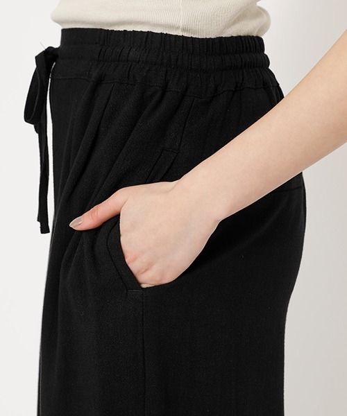 AZUL by moussy（アズールバイマウジー）の「LINEN WIDE PANTS/リネンワイドパンツ（その他パンツ・レディース・キャメル/ブラック/ライトベージュ・SMALL/MEDIUM）」の12枚目の写真