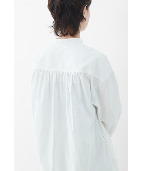 MEDE19F（メデジュウキュウ）の「ＭＥＤＥ１９Ｆ　オーバーサイズグランパシャツ（シャツ/ブラウス・レディース・オフホワイト・MEDIUM/LARGE/X-LARGE/XX-LARGE）」の2枚目の写真