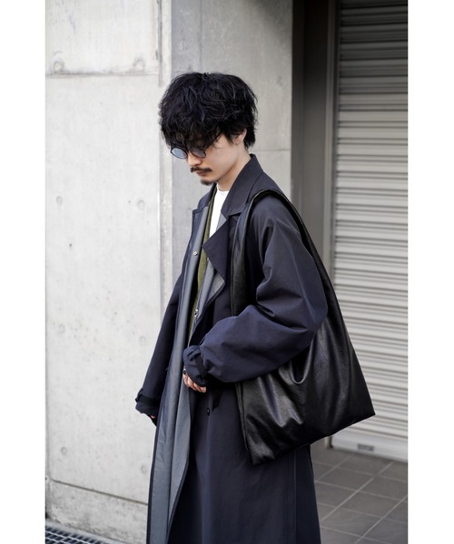 DEVICE（デバイス）の「【WEARISTA じーたー×DEVICE コラボ】Rename ソフトフェイクレザー トート マルシェバッグ（トートバッグ・メンズ・ブラック/ベージュ/チャコールグレー・L/M）」の5枚目の写真