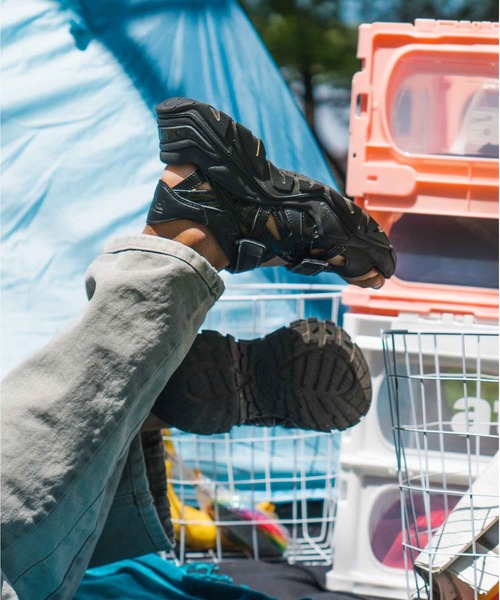 FILA(フィラ)の「FILA ELECTROVE SANDAL / フィラ エレクトローブ サンダル【SP】(サンダル・レディース・ブラック・23.0cm/24.0cm/25.0cm)」の2枚目の写真