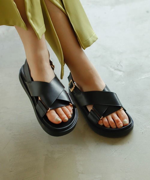 Birthday room（バースデイルーム）の「厚底クロスストラップラバーベルトフラットサンダル（サンダル・レディース・ブラック・S/M/L）」の3枚目の写真