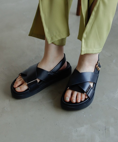 Birthday room（バースデイルーム）の「厚底クロスストラップラバーベルトフラットサンダル（サンダル・レディース・ブラック・S/M/L）」の4枚目の写真