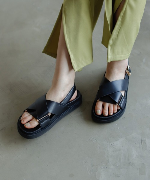 Birthday room（バースデイルーム）の「厚底クロスストラップラバーベルトフラットサンダル（サンダル・レディース・ブラック・S/M/L）」の7枚目の写真