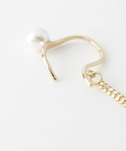 SMELLY（スメリー）の「ポイントパールチェーンイヤカフ（イヤーカフ・レディース・ゴールド・-）」の6枚目の写真