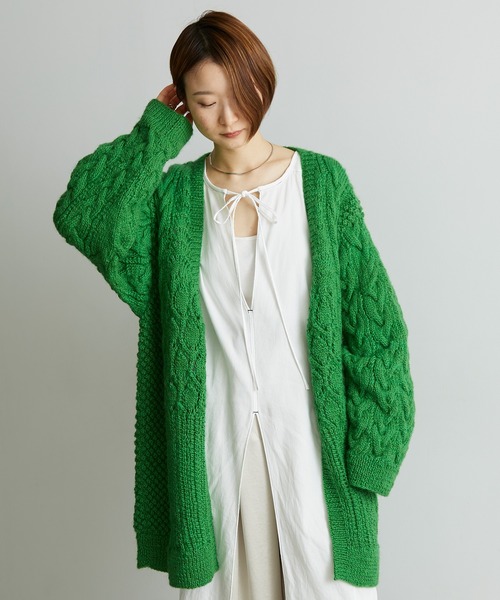 cardo fabrica（カルドファブリカ）の「ケーブル×透かし編みハンドニットＶネックカーディガン（カーディガン/ボレロ・レディース・グリーン・FREE）」の9枚目の写真