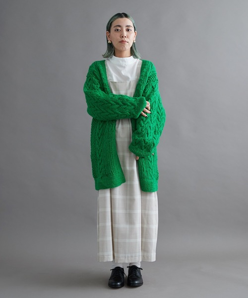 cardo fabrica（カルドファブリカ）の「ケーブル×透かし編みハンドニットＶネックカーディガン（カーディガン/ボレロ・レディース・グリーン・FREE）」の2枚目の写真