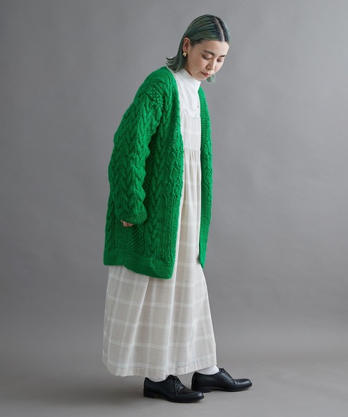 cardo fabrica（カルドファブリカ）の「ケーブル×透かし編みハンドニットＶネックカーディガン（カーディガン/ボレロ・レディース・グリーン・FREE）」の3枚目の写真