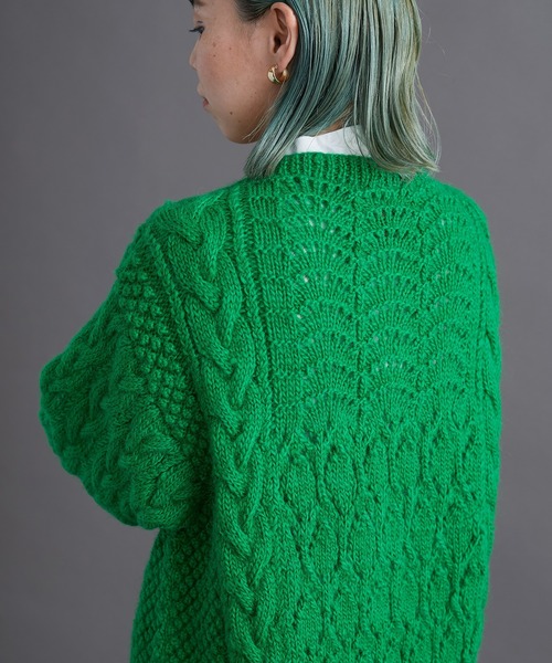 cardo fabrica（カルドファブリカ）の「ケーブル×透かし編みハンドニットＶネックカーディガン（カーディガン/ボレロ・レディース・グリーン・FREE）」の5枚目の写真