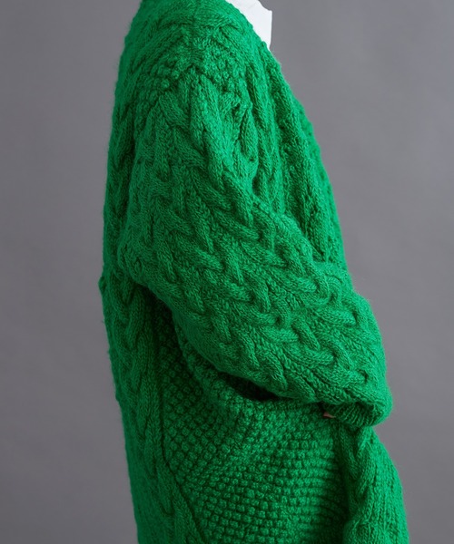 cardo fabrica（カルドファブリカ）の「ケーブル×透かし編みハンドニットＶネックカーディガン（カーディガン/ボレロ・レディース・グリーン・FREE）」の6枚目の写真