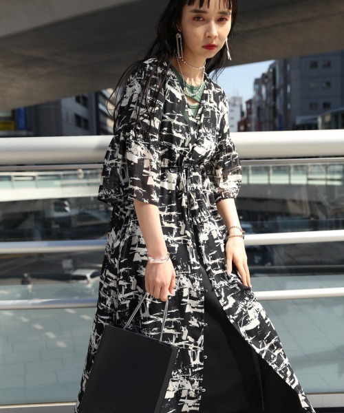 HARE（ハレ）の「シフォンガラワンピース(HARE)（ワンピース・レディース・ブラック/ブルー・FREE）」の2枚目の写真