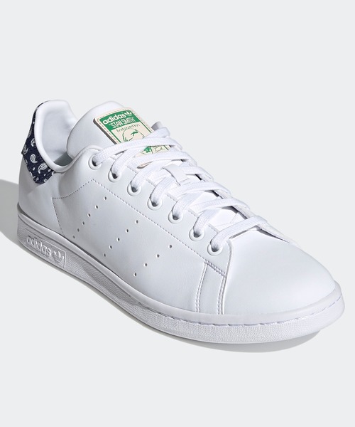 adidas（アディダス）の「スタンスミス [STAN SMITH] アディダスオリジナルス（スニーカー・メンズ・ホワイト×ネイビー・23.5cm/25.0cm/26.5cm/28.0cm/23.0cm/25.5cm/27.0cm/27.5cm/29.0cm/24.5cm/26.0cm/22.0cm/28.5cm/22.5cm/24.0cm）」の3枚目の写真