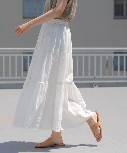 AMERICAN HOLIC（アメリカンホリック）の「ティアードソフトギャザースカート　＊（スカート・レディース・その他14/ブラック/オフホワイト/ブラウン/ブルー・FREE）」の2枚目の写真