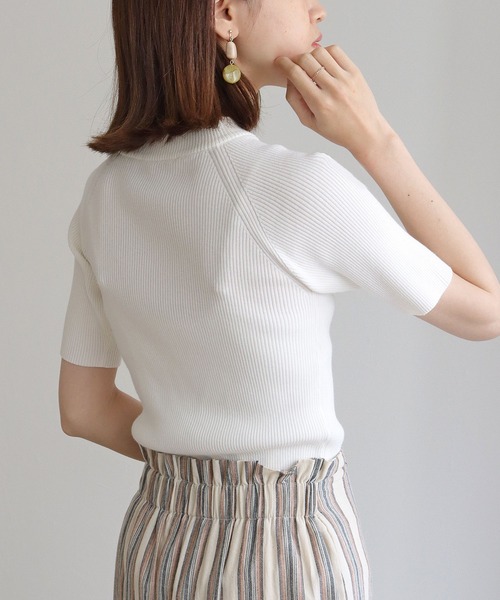 vingtrois（バントロア）の「【Vingtrois】ハーフスリーブアシメボタンリブニット（ニット/セーター・レディース・ホワイト/ブラック/ブルー/グレイッシュベージュ・M）」の7枚目の写真