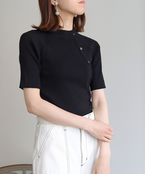 vingtrois（バントロア）の「【Vingtrois】ハーフスリーブアシメボタンリブニット（ニット/セーター・レディース・ホワイト/ブラック/ブルー/グレイッシュベージュ・M）」の10枚目の写真