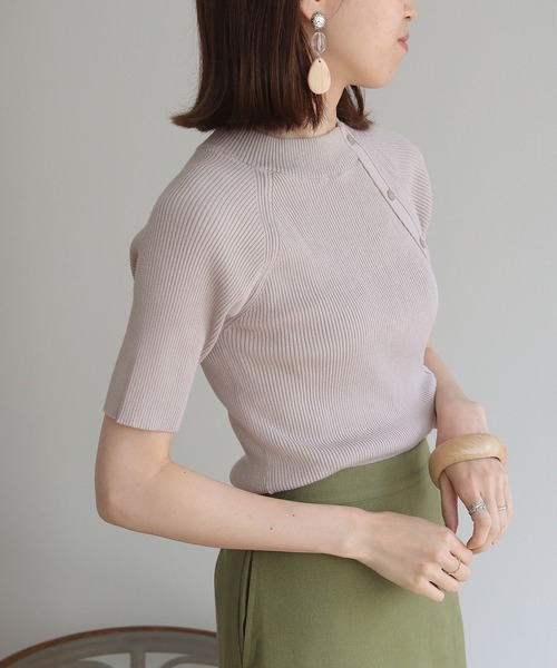 vingtrois（バントロア）の「【Vingtrois】ハーフスリーブアシメボタンリブニット（ニット/セーター・レディース・ホワイト/ブラック/ブルー/グレイッシュベージュ・M）」の16枚目の写真