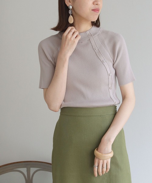 vingtrois（バントロア）の「【Vingtrois】ハーフスリーブアシメボタンリブニット（ニット/セーター・レディース・ホワイト/ブラック/ブルー/グレイッシュベージュ・M）」の14枚目の写真