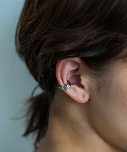 PAS TIERRA(パティエラ)の「-Lien- シェードプチイヤーカフ(イヤーカフ・レディース・イエローゴールド/シルバー・FREE)」の2枚目の写真